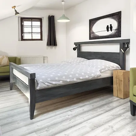 Vikárka - Dům Karla Hynka Máchy - *